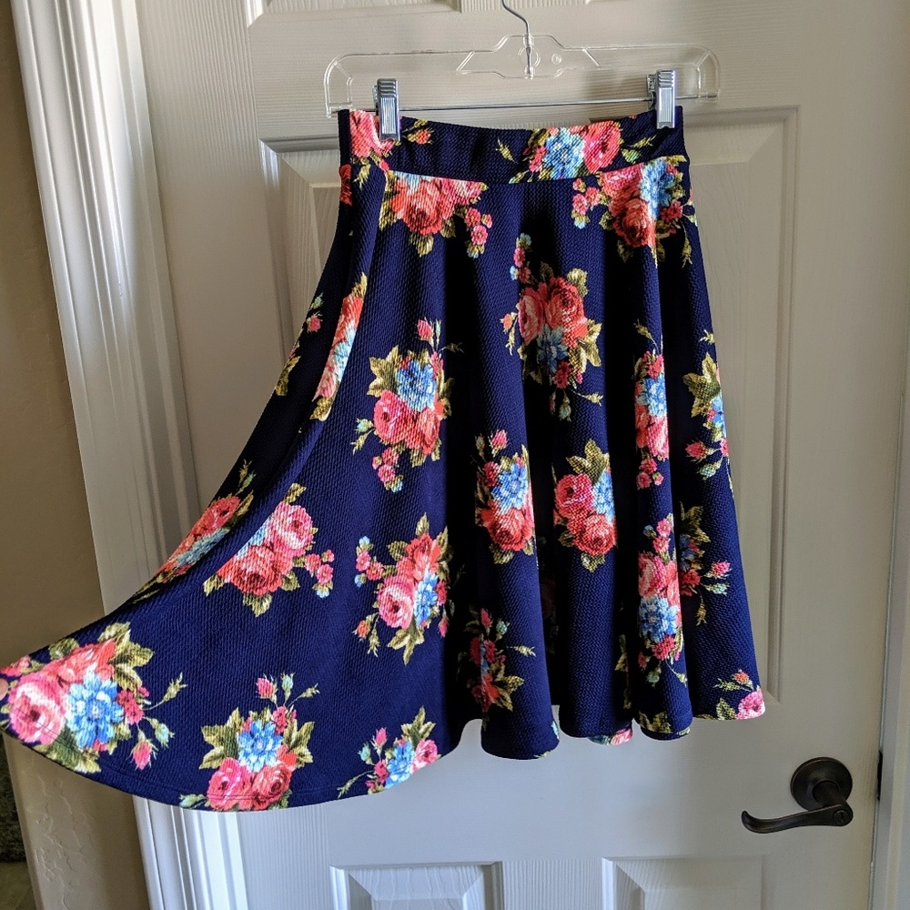 Francesca's navy floral skirt